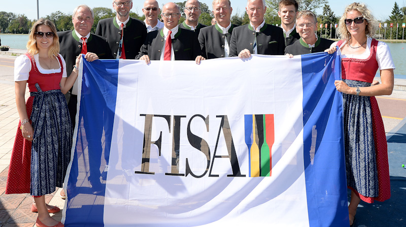 Du betrachtest gerade Ottensheimer Delegation übernimmt FISA-Flagge in Bulgarien