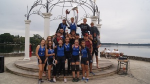 Mehr über den Artikel erfahren Ruderklub „Möve“ Salzburg gewinnt Sechs-Seen-Regatta