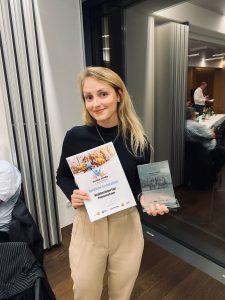 Mehr über den Artikel erfahren Mag. Philumena Bauer LRV Ister – Siegerin bei der Wahl zum Ehrenamt