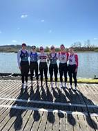 Ein Bild, das Himmel, draußen, Person, See enthält.

KI-generierte Inhalte können fehlerhaft sein.