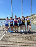 Ein Bild, das draußen, Himmel, Person, Kleidung enthält.

KI-generierte Inhalte können fehlerhaft sein.