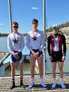 Ein Bild, das Person, draußen, Kleidung, Himmel enthält.

KI-generierte Inhalte können fehlerhaft sein.